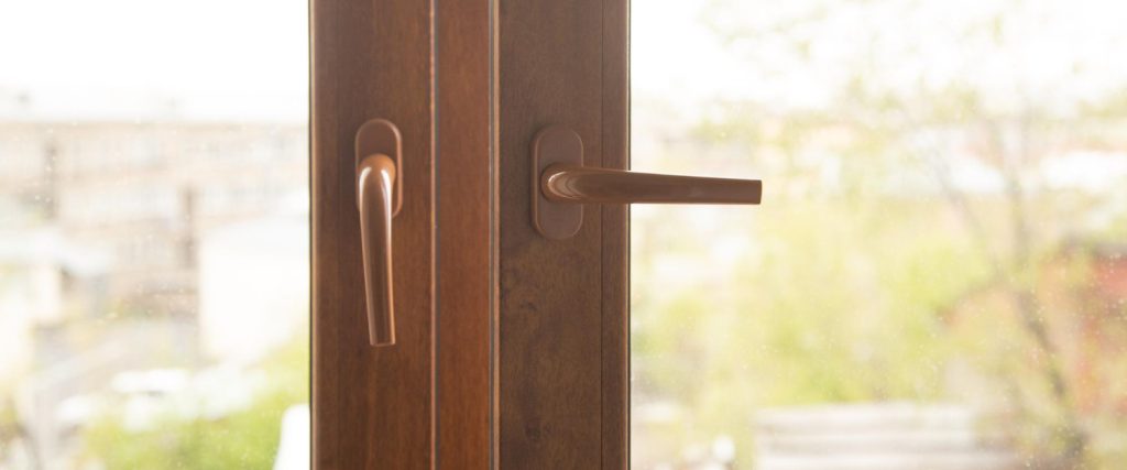 משקוף עיוור לדלת