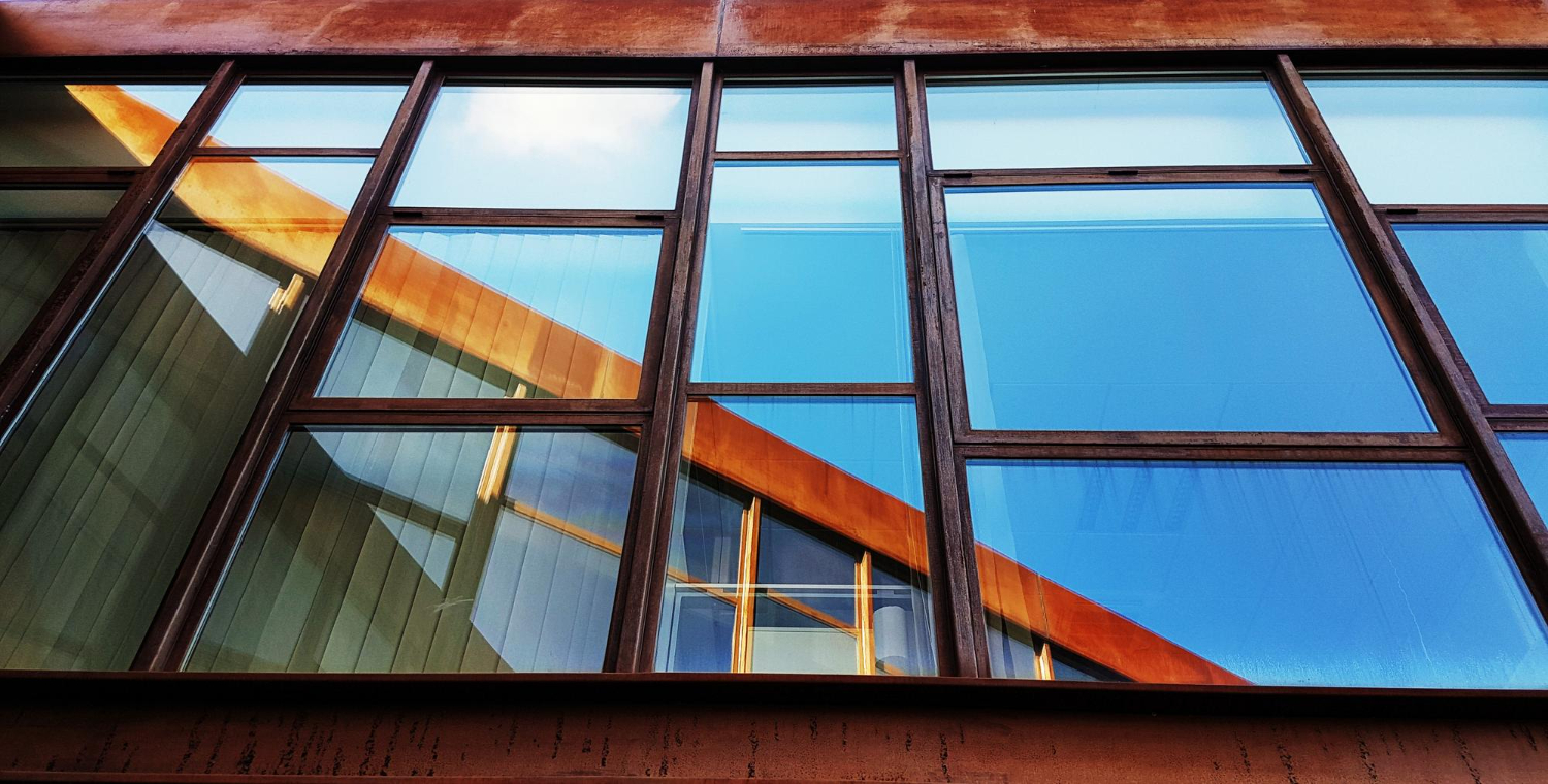 משקופים עיוורים - למה הם הפכו לסטנדרט הבנייה החדש? 1 משקופים עיוורים